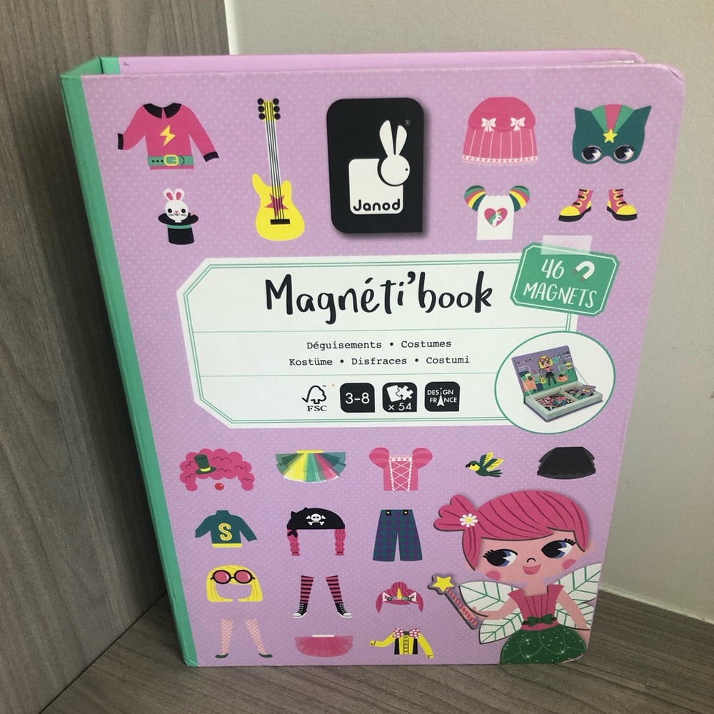 Janod Magnéti'book Magnetic Dress-Up Doll Set